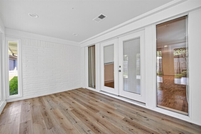 Building Photo - 5310 Indigo St