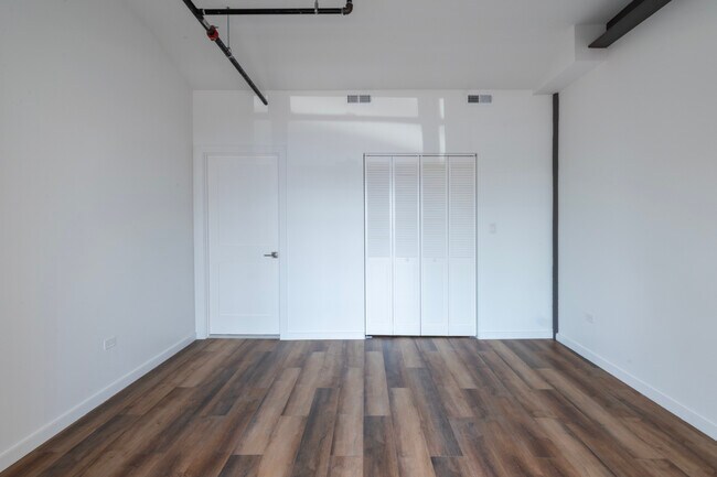Building Photo - 2202 Lombard Ave