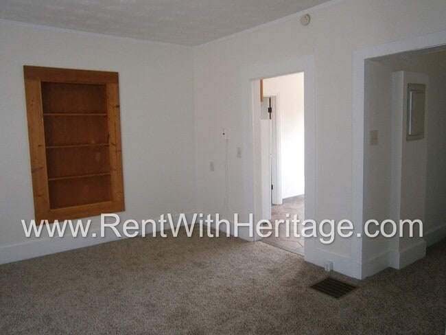 Building Photo - GORGEOUS RANCH/ GRAND PA'S BUNGELOW/ 1.6 ACRES/ FRONT PORCH/ PRIVATE YARD