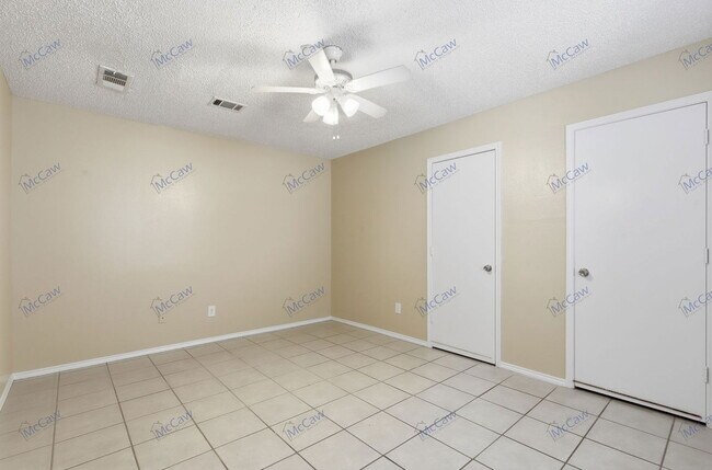 Building Photo - 3416 Colonial Dr