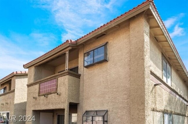 Building Photo - 7200 W Pirates Cove Rd