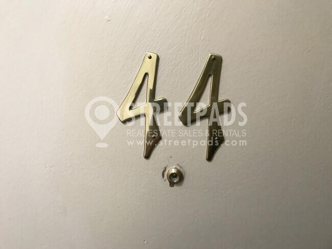 Building Photo - bedroom in Boston MA 02215