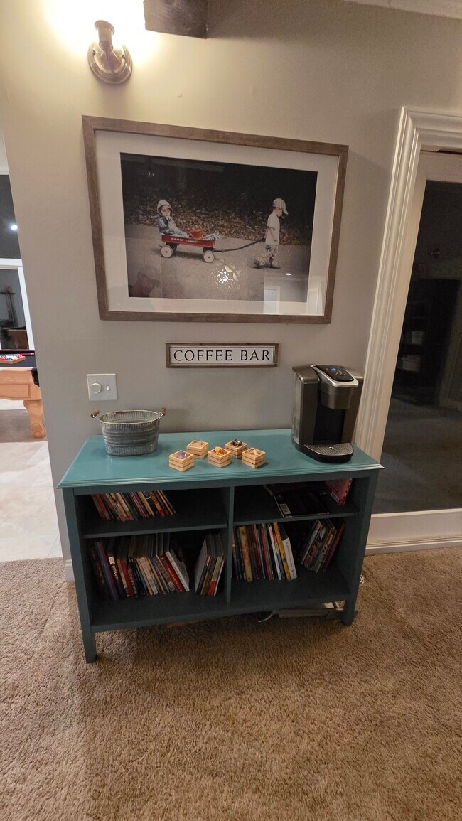 Building Photo - 9500 Fox Valley Dr