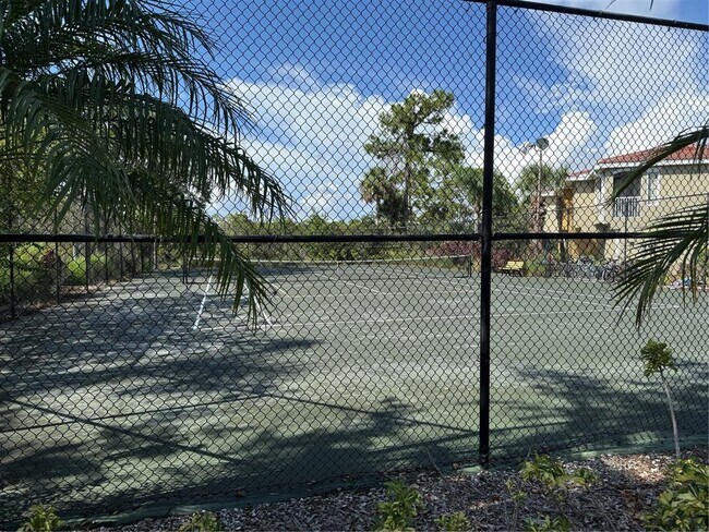 Building Photo - 5721 Bentgrass Dr