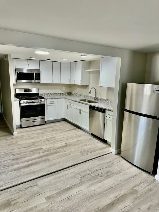 Building Photo - Charming Completely Remodeled Home!
