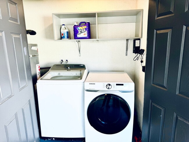 Building Photo - 1063-67 Gillespie Dr