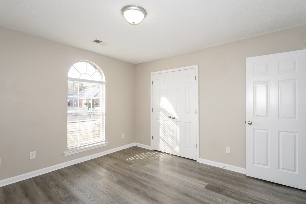 Building Photo - 5086 Jon Oak Dr