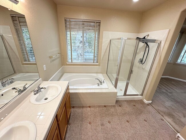 Building Photo - Beautiful Natomas Park Home – 5 Bed / 3 Bath, new interior paint, 2 story!