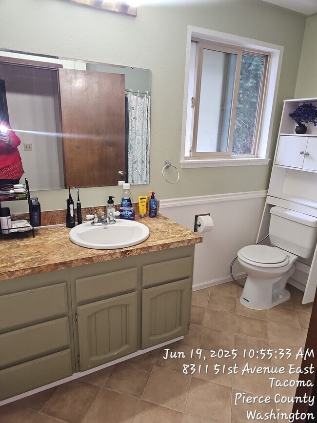 Building Photo - 14734a