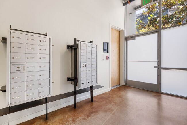 Building Photo - Spacious 2br loft with in-unit laundry and...