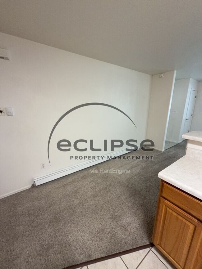 Building Photo - 493 Coronado Way