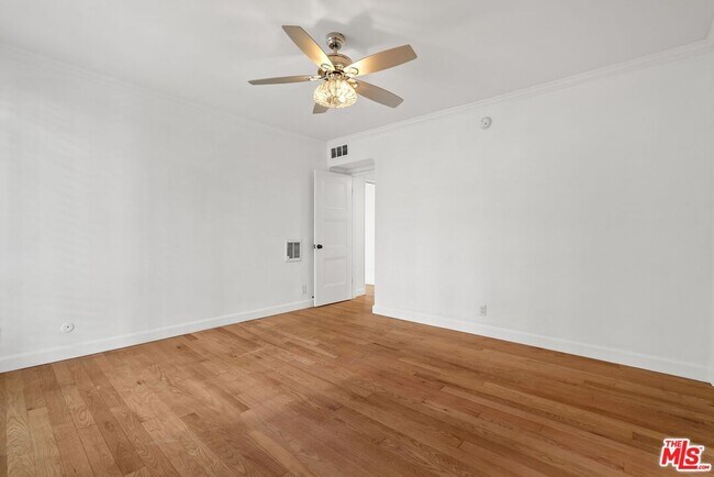 Building Photo - 7270 Hillside Ave