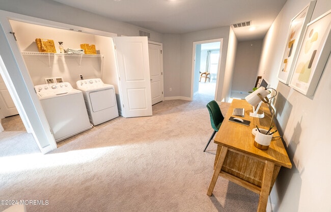 Building Photo - 4 Midway Rd S