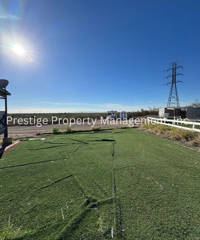 Building Photo - This 4/2 Vail Manufactured Home Is On A 1 Acre Lot!!!