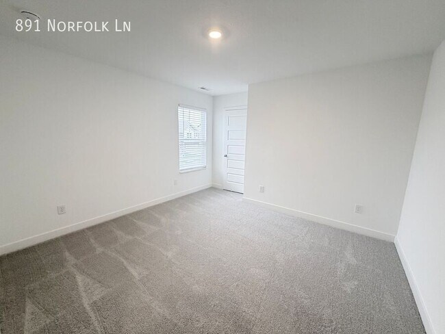 Building Photo - 891 Norfolk Ln