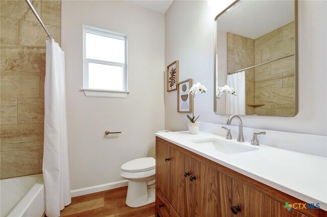 Building Photo - 2109 Meadow View Dr