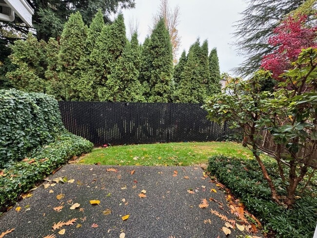 Building Photo - Gated 2 beds 2.5 baths townhome in Ashburn...