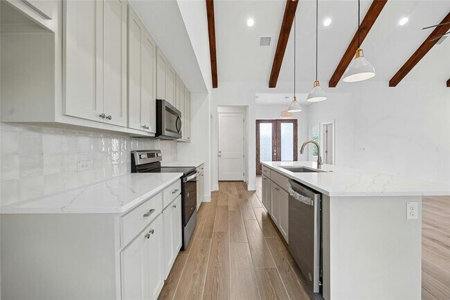 Building Photo - 2801 Wilson Ave