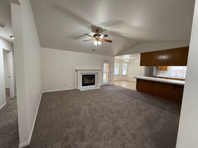 Building Photo - Single Story home in Riverbank's Crossroads Subdivision!