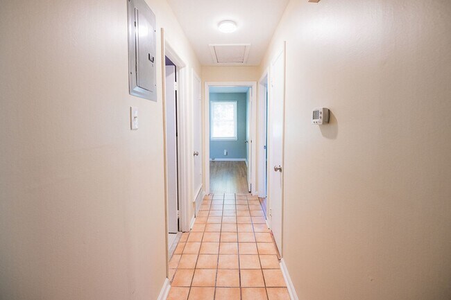 Building Photo - 315 S Mendenhall St