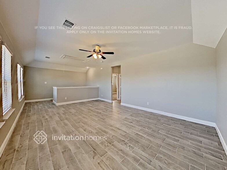 Building Photo - 1638 Luckenbach Dr