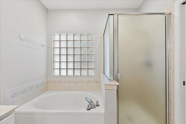 Building Photo - Lovely contemporary home in popular South Jax Beach!