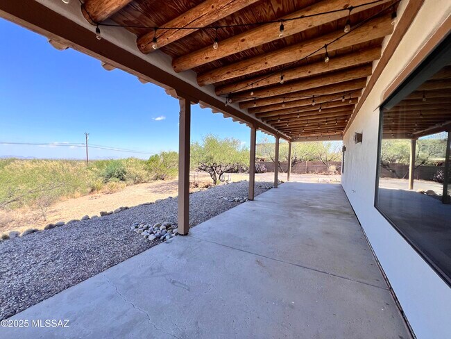 Building Photo - 1040 N Wentworth Rd
