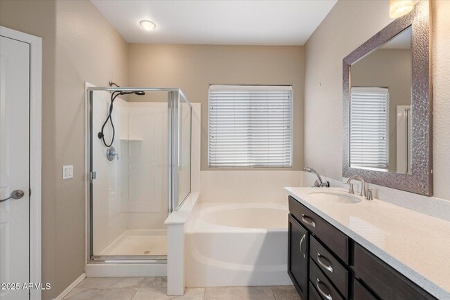 Building Photo - 949 E Indian Wells Pl