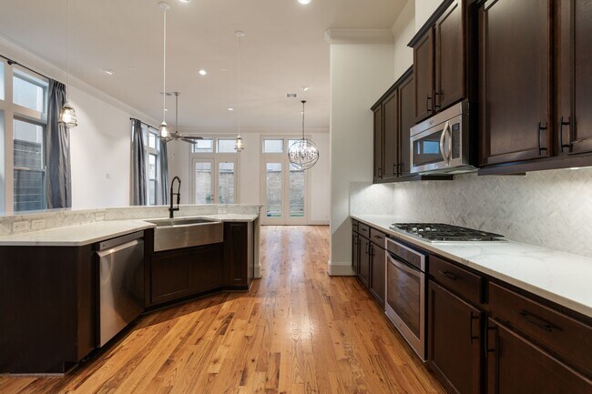 Building Photo - 1103 Summer St