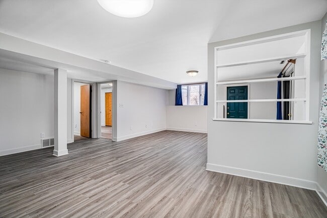 Building Photo - 405 High St Ext