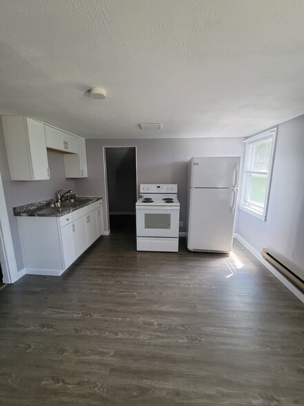 Building Photo - 6290 N Kirkville Rd