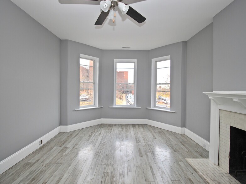 Building Photo - 3526 Vista Ave