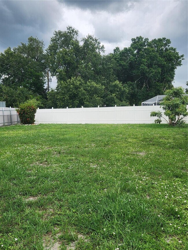 Building Photo - 2023 Gold Ave