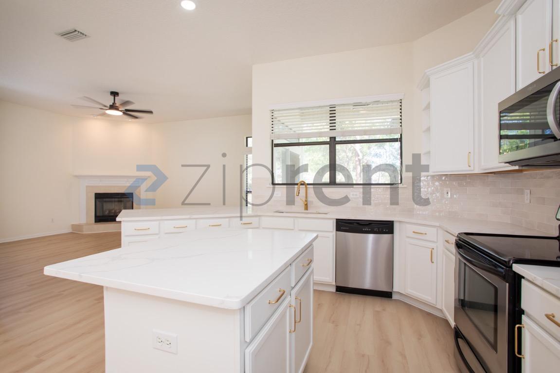 Building Photo - 10721 Long Cove Ct