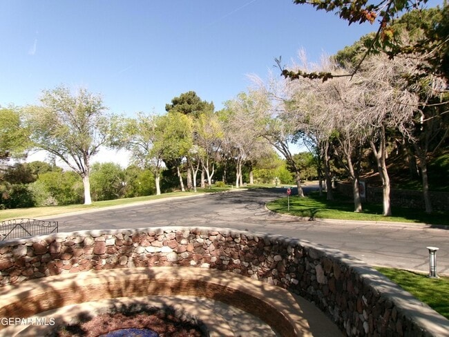 Building Photo - 5852 Mira Serena Dr