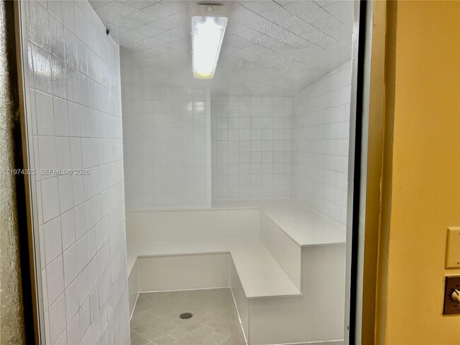 Building Photo - 511 SE 5 Ave