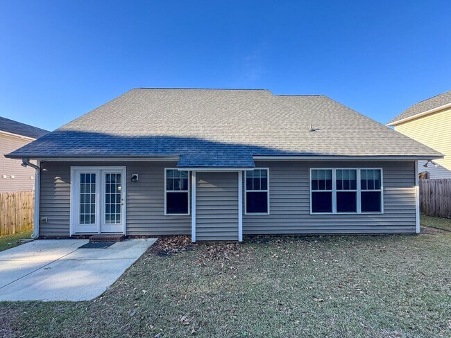 Building Photo - Lovely 3 Bed 2.5 Bath Home in Fayetteville