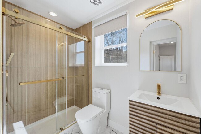 Building Photo - 1205 Hillside Pl