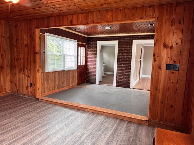 Building Photo - 5680 Jackson Creek Rd