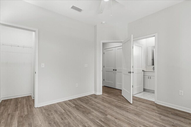 Building Photo - 516 SW 7th Pl