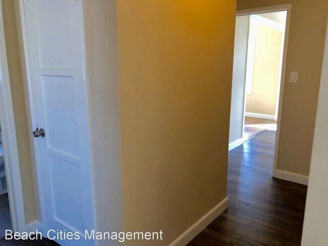 Building Photo - 3 br, 1 bath House - 213 E 45th Street
