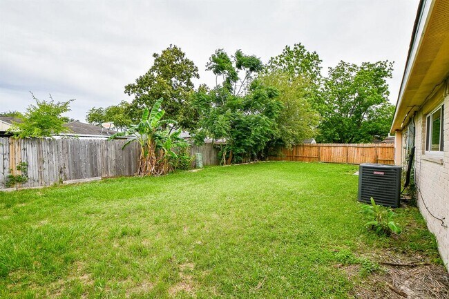 Building Photo - 2430 Ridge Hollow Dr