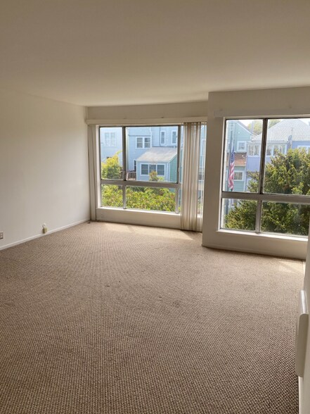 Primary Photo - 565 8th Ave