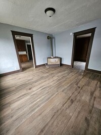 Building Photo - Upper 3 bedroom unit