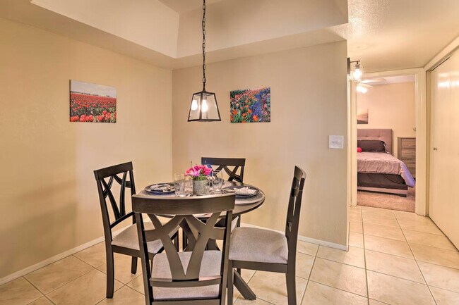 Building Photo - 170 E Guadalupe Rd