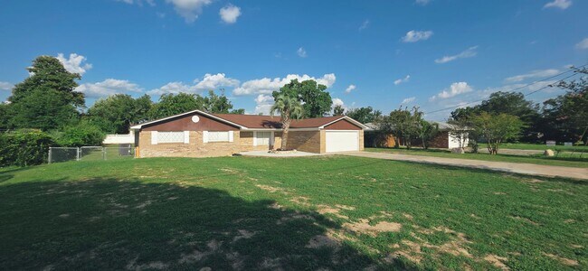 Building Photo - 619 Old Forest Way Rd