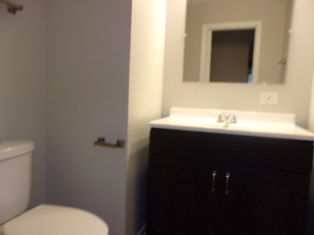 Building Photo - Great 3 bedroom 1.5 bath Tri-level