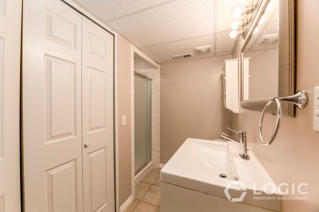 Building Photo - Gorgeous Home in Sandy!