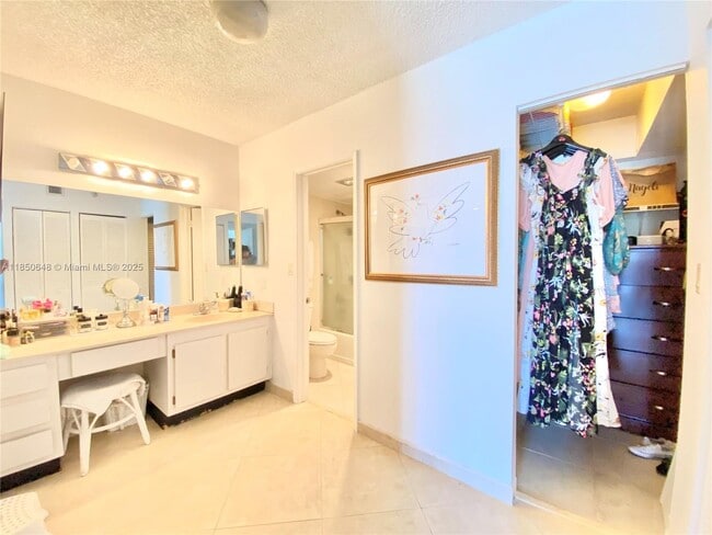 Building Photo - 20505 E Country Club Dr