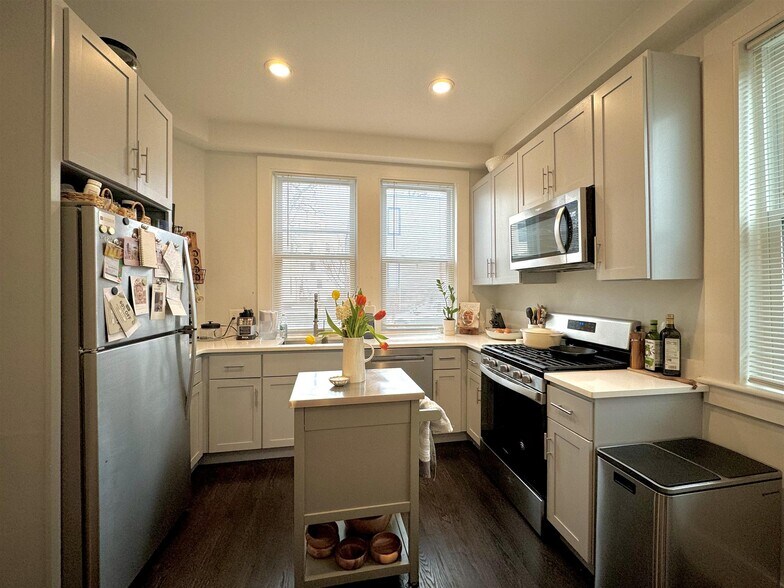 Building Photo - 75 Kinnaird St